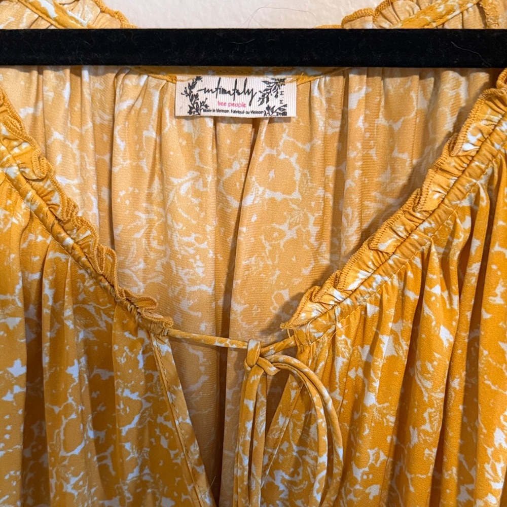 Free People all tucks printed bodysuit/ Mustard Floral Blouse - Picture 4 of 6